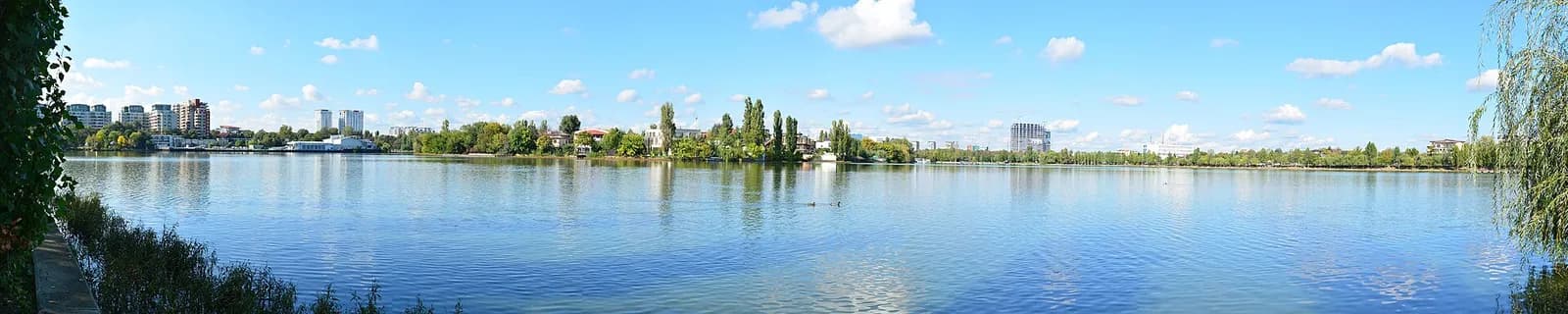 Lacul Tei (Lake Tei): the lake next to Fabrica de Glucoză