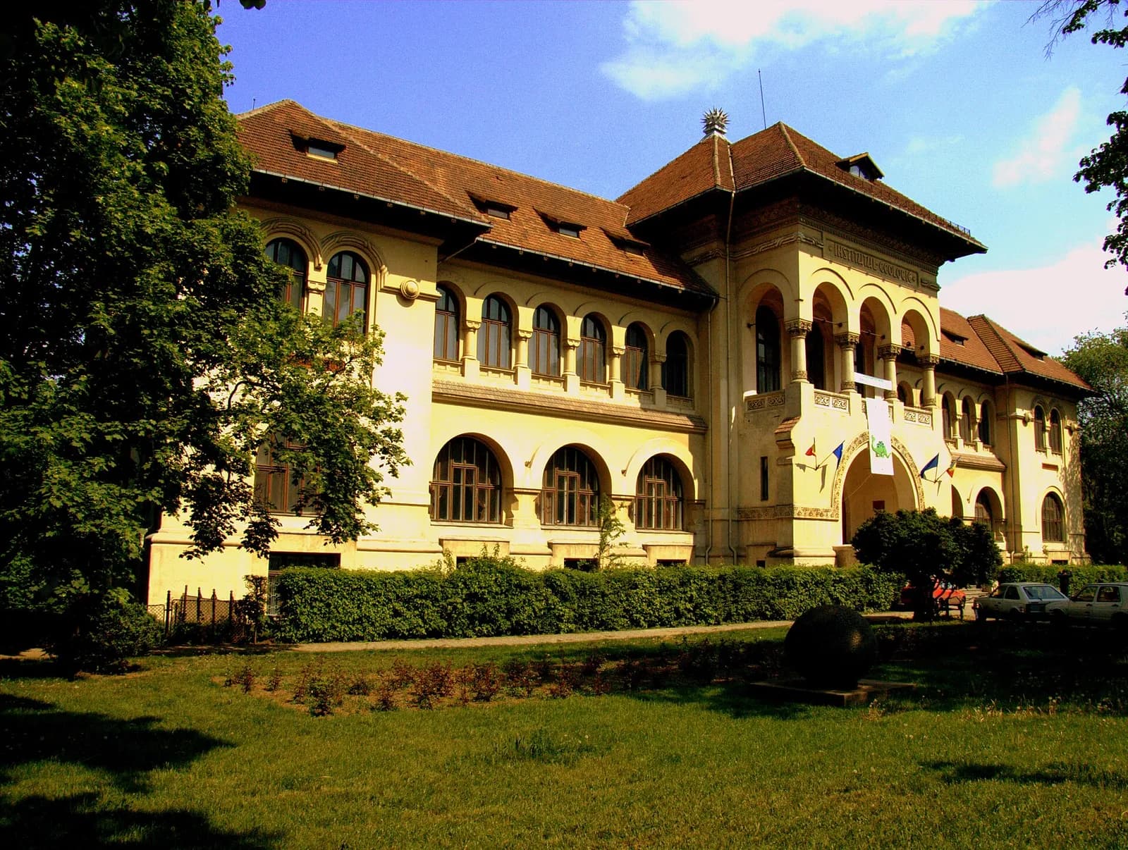 The National Geology Museum, in the 1906–1907 building on Kiseleff